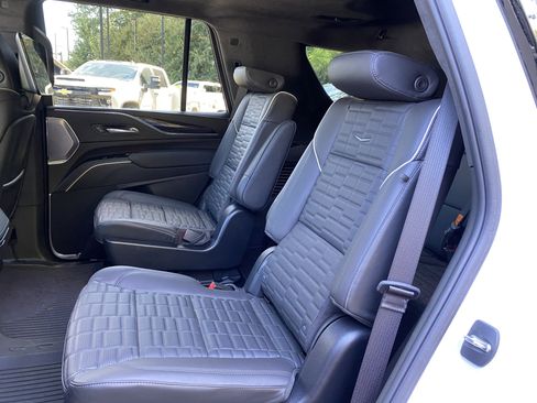 Used 2024 Cadillac Escalade V w/ LPO, ONYX Package image 40