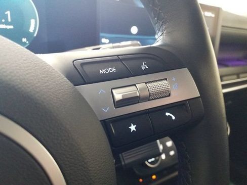 Certified 2025 Hyundai Tucson Limited AWD/4WD image 5