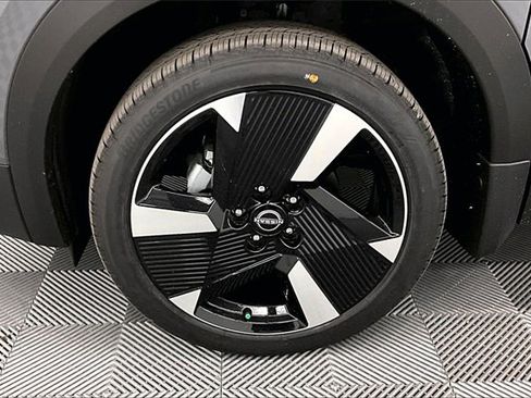 New 2025 Nissan Kicks SR w/ SR Premium Package image 12