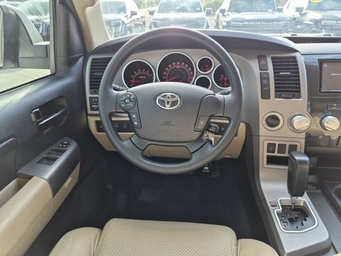 Used 2012 Toyota Tundra 4x4 CrewMax w/ SR5 Pkg image 32