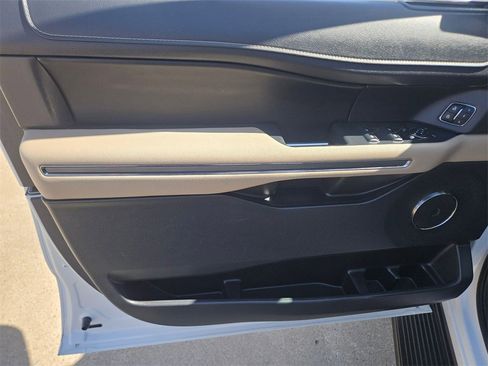 Used 2024 Ford Expedition Max XLT image 14