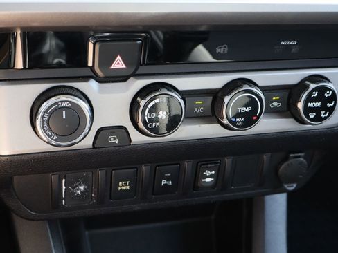 Used 2016 Toyota Tacoma SR5 image 16