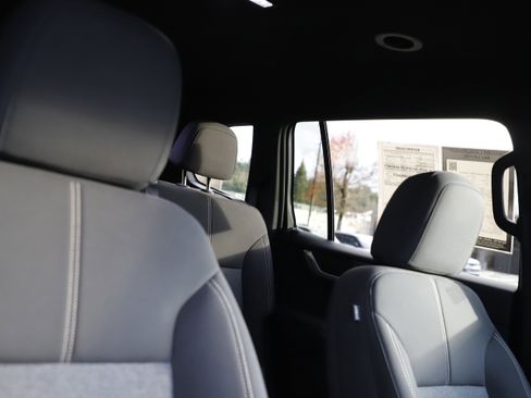 Used 2025 GMC Acadia Elevation image 13