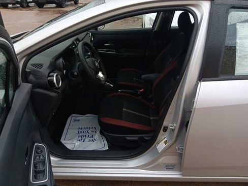 New 2025 Nissan Versa SR w/ Trunk Package image 20