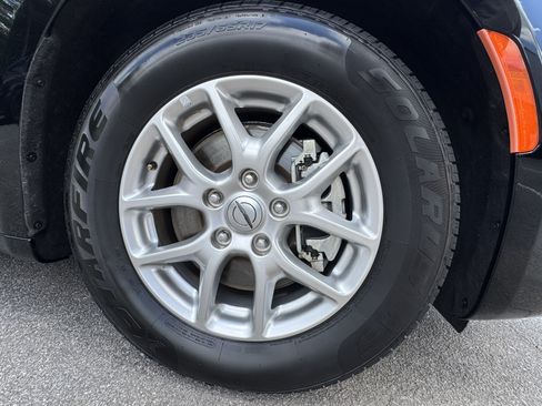 Used 2024 Chrysler Pacifica Touring-L FWD image 14