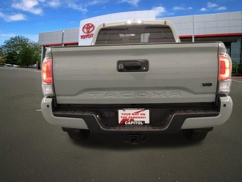 Used 2022 Toyota Tacoma TRD Sport w/ TRD Premium Sport Package AWD/4WD image 3