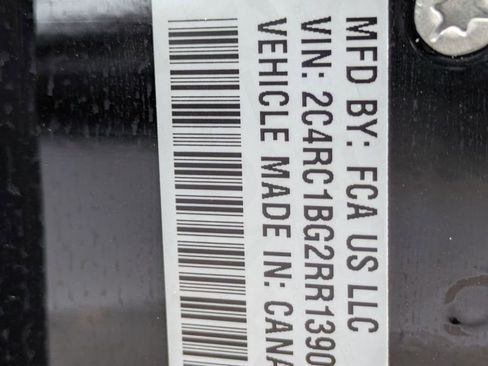 Used 2024 Chrysler Pacifica Touring-L FWD image 34