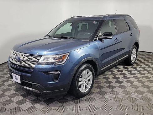 Used 2018 Ford Explorer XLT w/ Equipment Group 201A image 12
