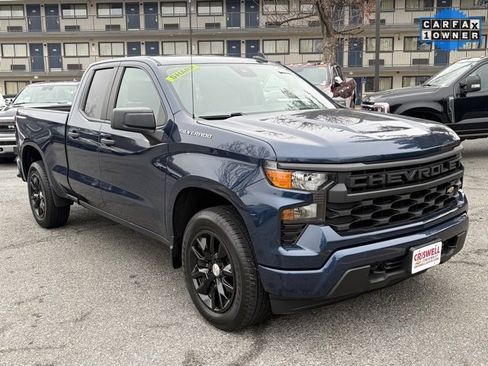 Used 2023 Chevrolet Silverado 1500 Custom image 2