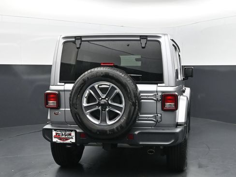 Used 2020 Jeep Wrangler Unlimited Sahara AWD/4WD image 5