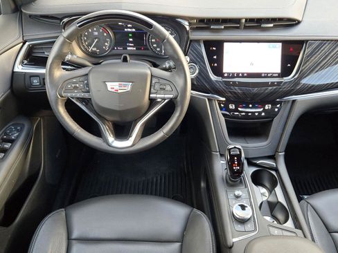 Used 2023 Cadillac XT6 Premium Luxury w/ Technology Package FWD image 14