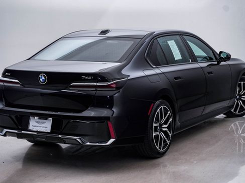 Used 2025 BMW 740i xDrive image 11