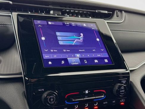 New 2025 Jeep Grand Cherokee Laredo image 15