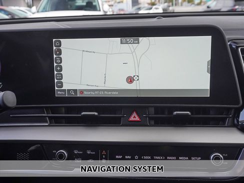 Used 2023 Kia Sportage EX image 3