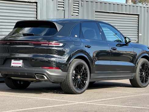 Used 2025 Porsche Cayenne image 8