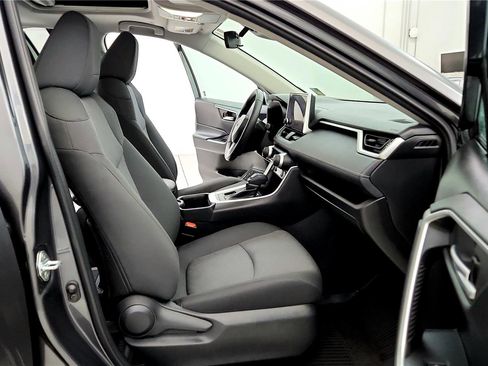 Used 2023 Toyota RAV4 XLE w/ Convenience Package image 17