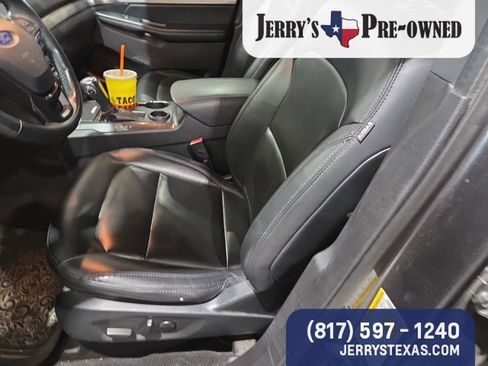 Used 2019 Ford Explorer XLT w/ Equipment Group 202A image 7
