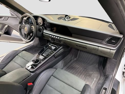 Certified 2024 Porsche 911 Targa 4 GTS AWD/4WD image 29