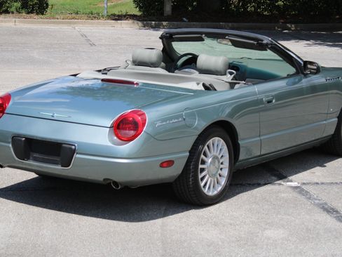 Used 2004 Ford Thunderbird Pacific Coast RWD image 18