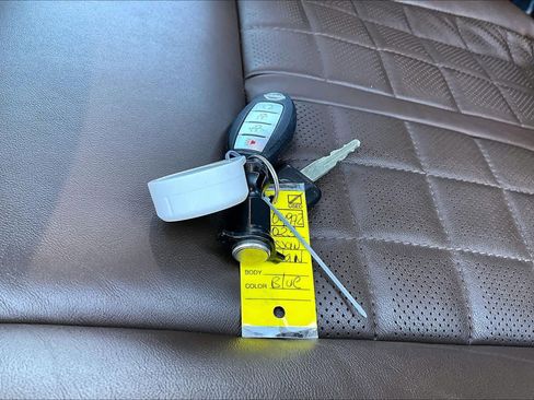 Certified 2023 Nissan Titan Platinum Reserve w/ Moonroof Package image 13