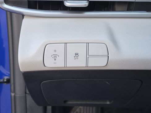 Used 2025 Hyundai Elantra Limited FWD image 31