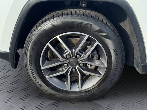 Used 2020 Jeep Grand Cherokee Limited image 28