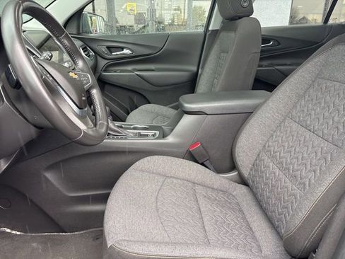 Used 2022 Chevrolet Equinox LT FWD image 2