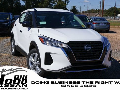 New 2025 Nissan Kicks Play S image 1