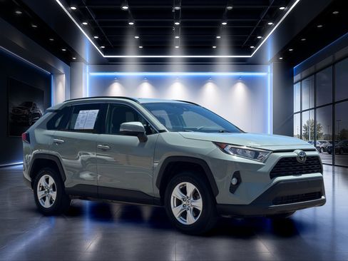 Used 2021 Toyota RAV4 XLE w/ XLE Grade Weather Package AWD/4WD image 2