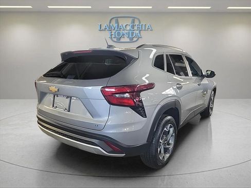 Used 2024 Chevrolet Trax LT w/ Driver Confidence Package image 5