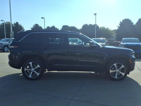 Used 2024 Jeep Grand Cherokee Limited AWD/4WD image 4