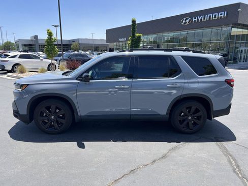 Used 2025 Honda Pilot Black Edition image 12