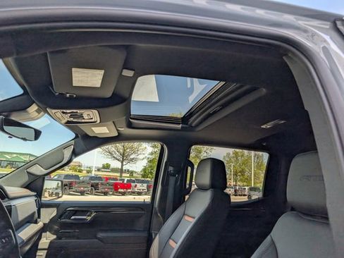 Used 2024 GMC Sierra 1500 AT4 w/ Technology Package AWD/4WD image 3