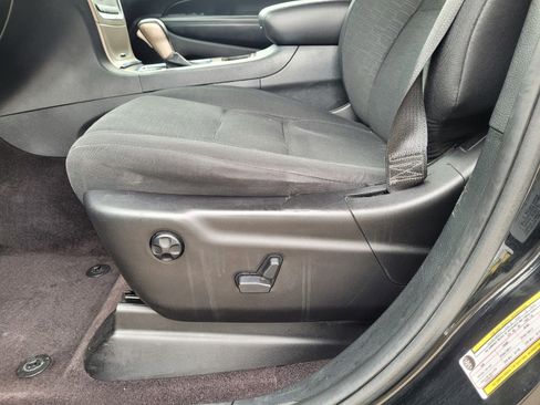 Used 2017 Jeep Grand Cherokee Laredo w/ Quick Order Package 2BE image 11