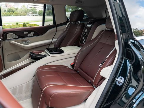 Used 2023 Mercedes-Benz Maybach GLS 600 4MATIC image 11