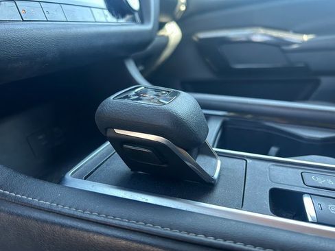 Used 2022 Nissan Pathfinder SV image 17