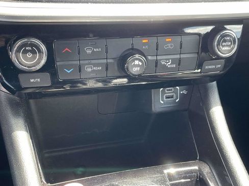 Used 2024 Jeep Compass Latitude AWD/4WD image 14