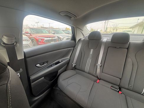 Used 2025 Hyundai Elantra SEL image 42