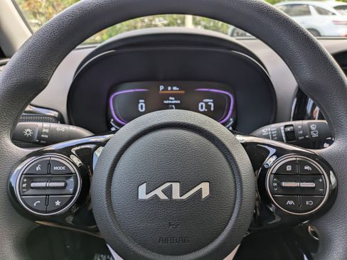 Used 2025 Kia Soul S FWD image 25
