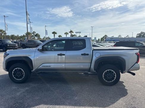Used 2025 Toyota Tacoma TRD Off-Road w/ TRD Off Road Upgrade Package AWD/4WD image 6