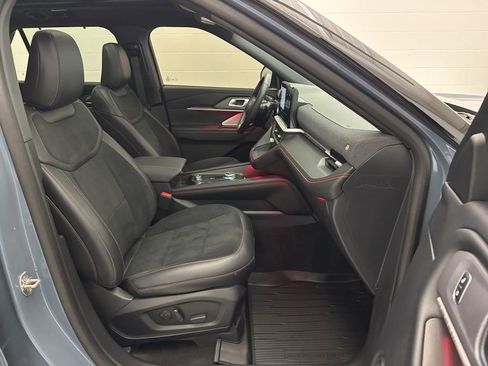 Used 2025 Ford Explorer ST image 55