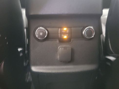 Used 2018 Ford Explorer XLT w/ Equipment Group 202A AWD/4WD image 22