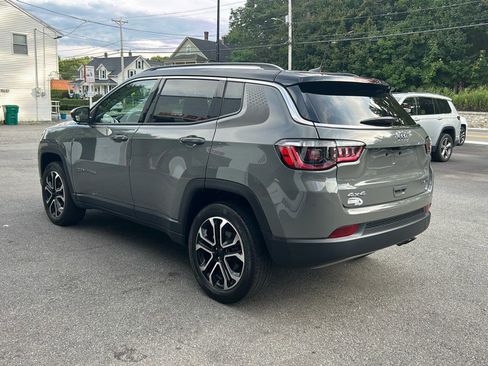 Used 2022 Jeep Compass Limited w/ Mopar Graphics Package image 5