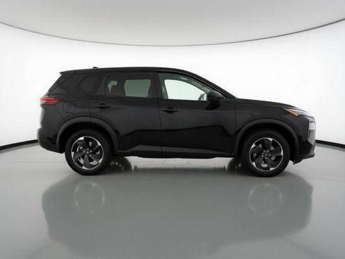 Used 2025 Nissan Rogue SV FWD image 11