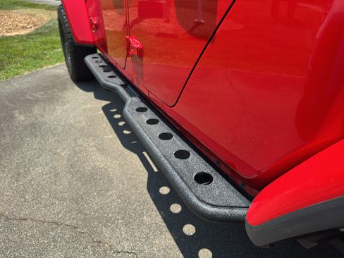 Used 2021 Jeep Gladiator Rubicon AWD/4WD image 10