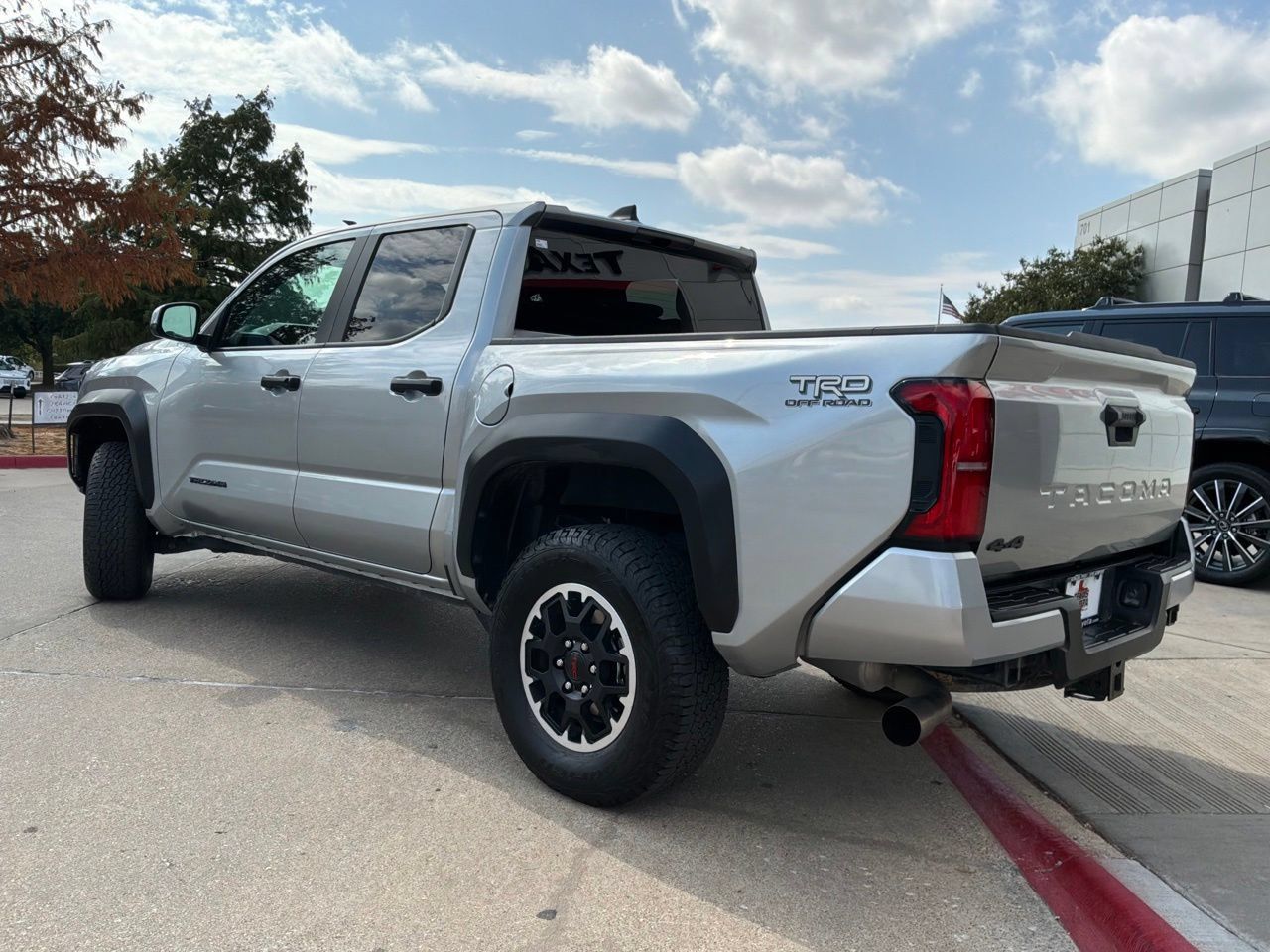 Used 2025 Toyota Tacoma TRD Off-Road AWD/4WD image 8