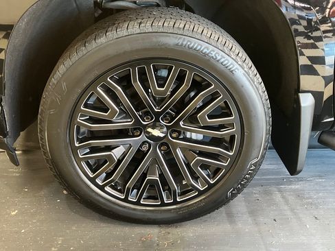 Used 2019 Chevrolet Silverado 1500 Custom w/ Custom Value Package AWD/4WD image 5