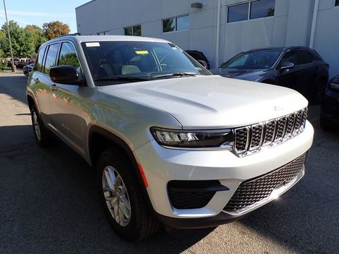 New 2025 Jeep Grand Cherokee Laredo X image 7