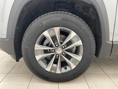 Certified 2025 Chevrolet Equinox LT w/ Convenience Package II AWD/4WD image 8