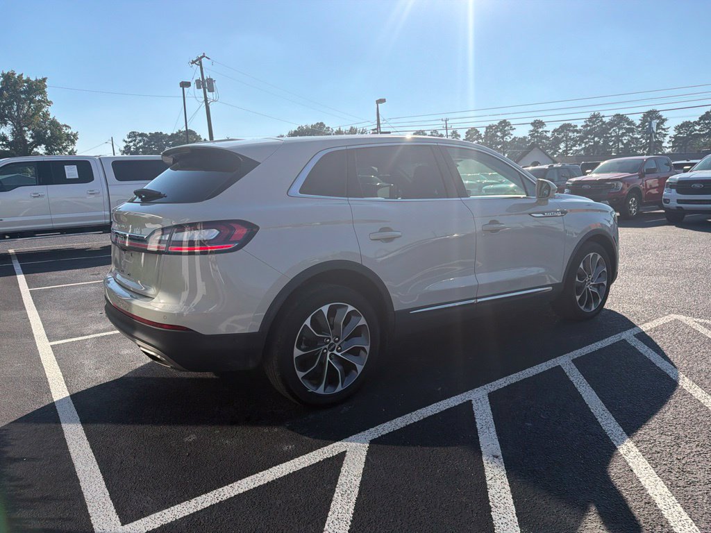 Used 2023 Lincoln Nautilus Reserve w/ Equipment Group 201A AWD/4WD image 4